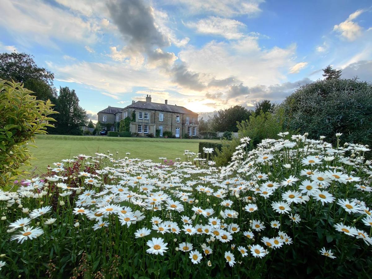 Sutton Hall Resort Thirsk Exterior foto